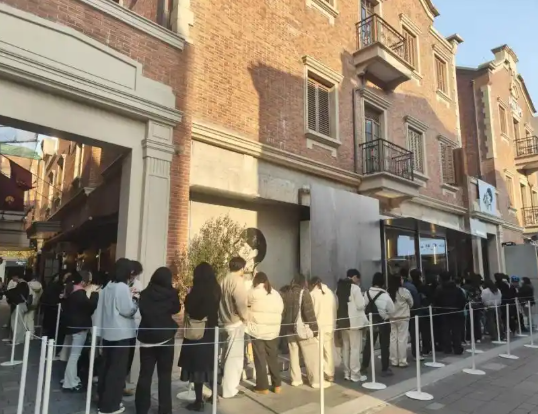 新茶饮“破卷”：从“万店军备赛”到“精耕试验田”